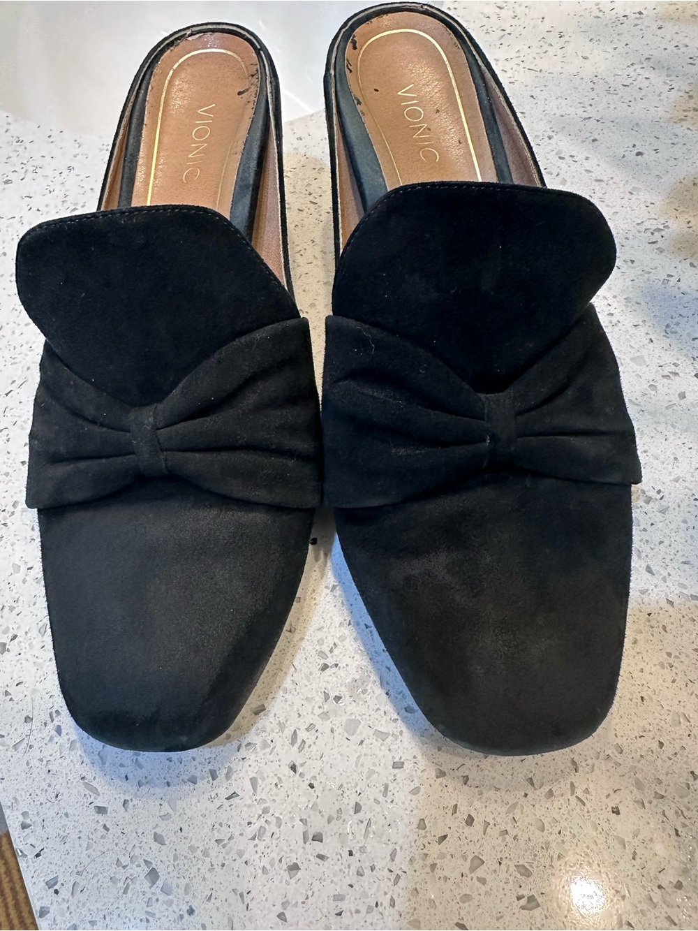 Unique Vionic Black Suede Bow Backless Mules